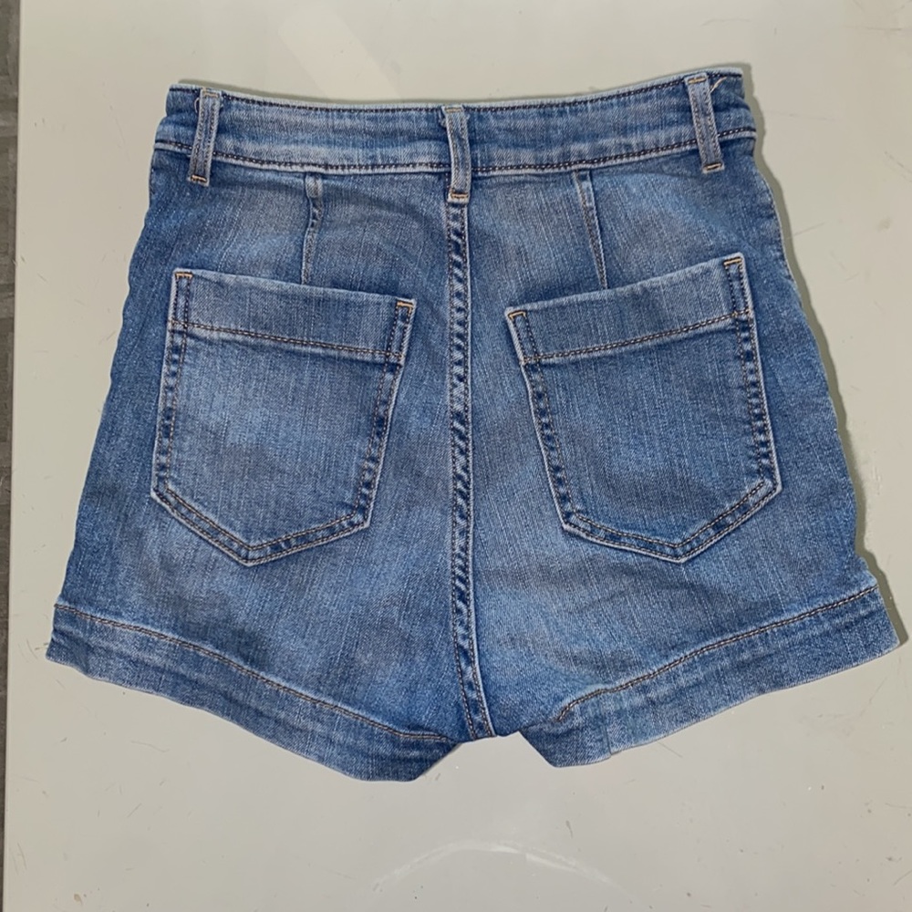 H&M Shorts - Picture 3 of 3